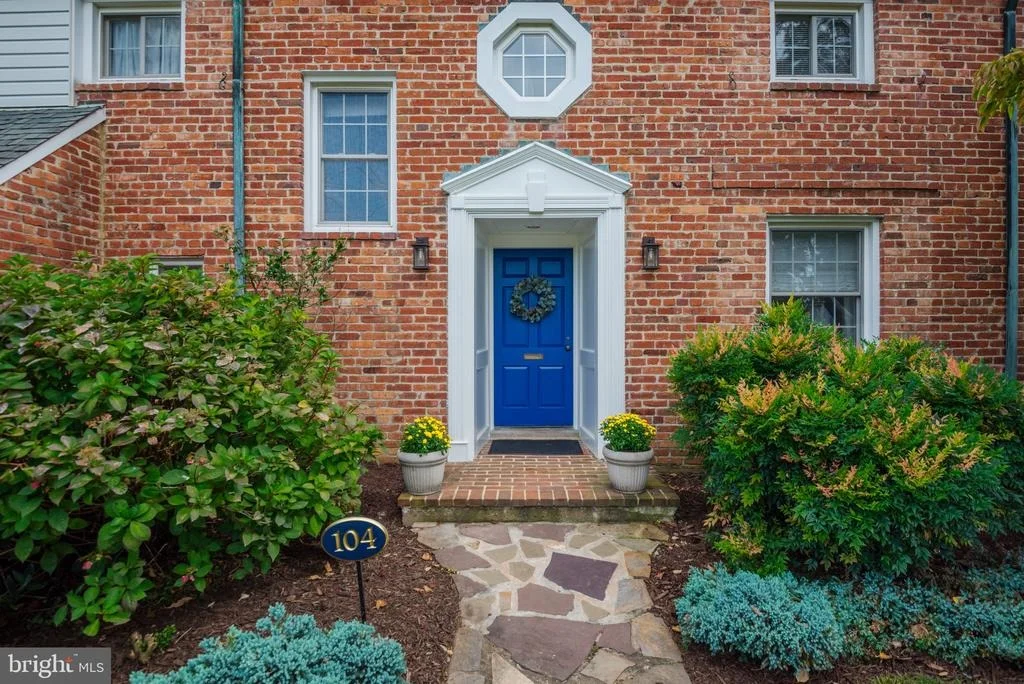 Photo of 104 WILLIAMSBURG DRIVE