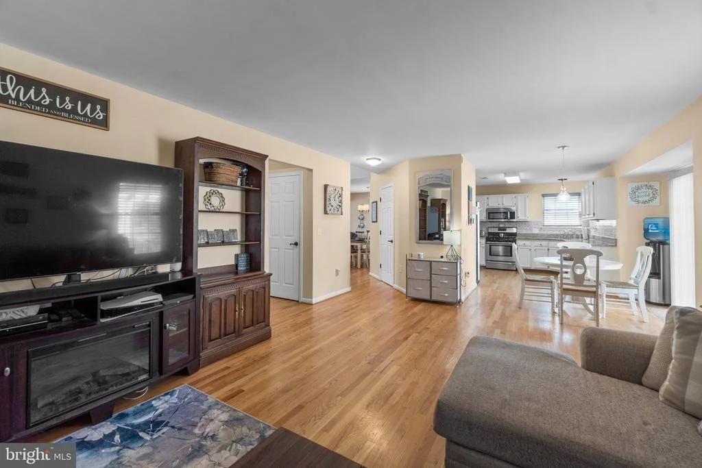 Photo of 814 WELLESLEY COURT