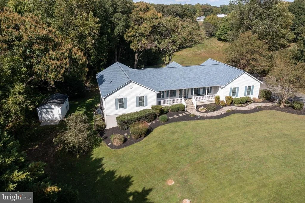 Photo of 4025 BECKYS WAY