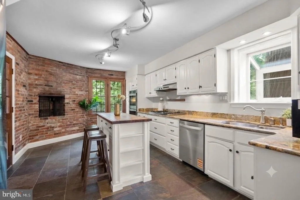 Photo of 1111 MEURILEE LANE