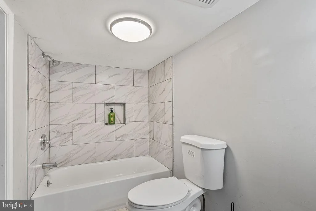 Photo of 8489 ARBUTUS ROAD