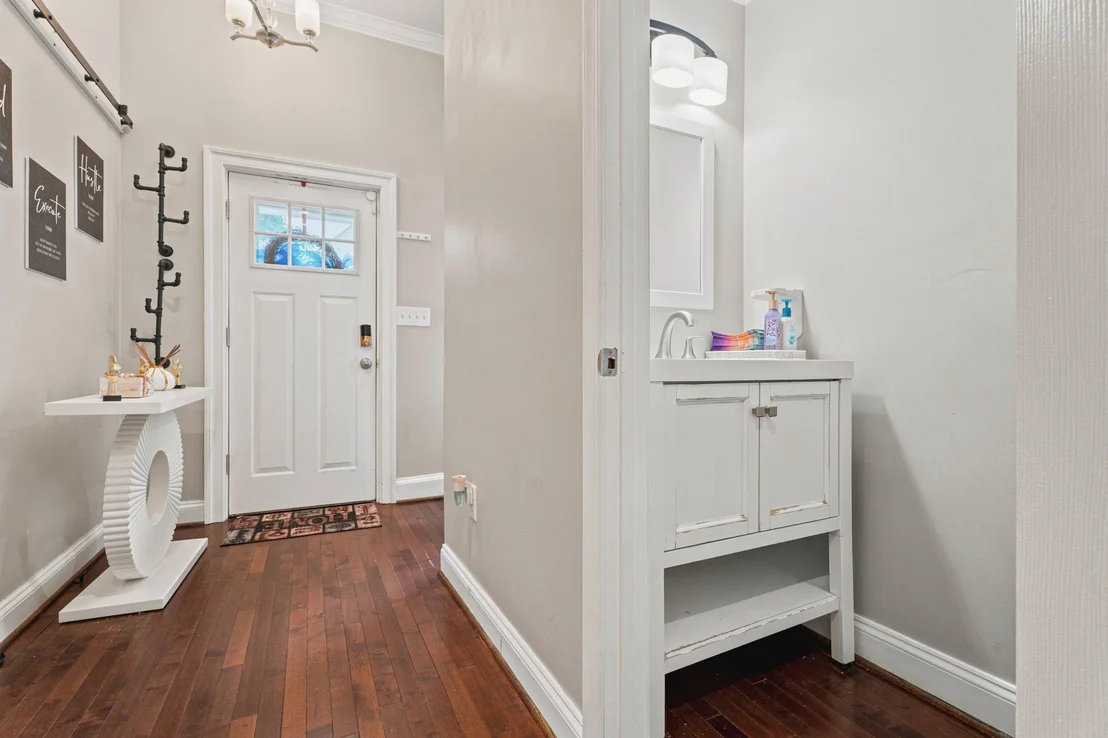 Photo of 4501 FOREST VIEW AVENUE