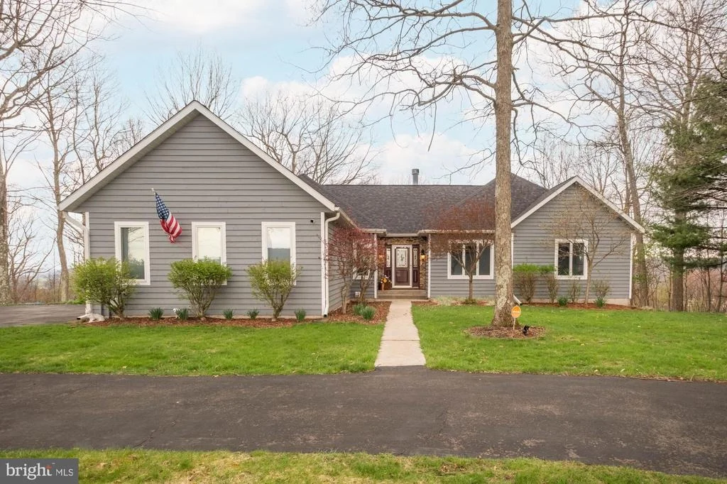 Photo of 790 SUNSET RIDGE DRIVE