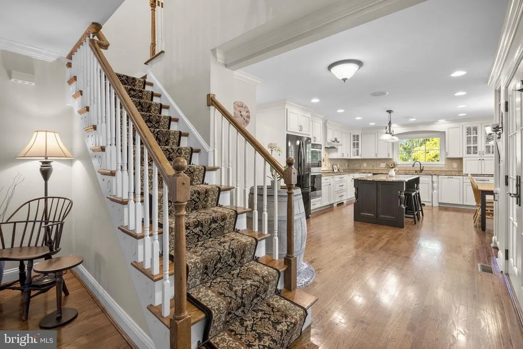 Photo of 710 WOODSIDE PARKWAY