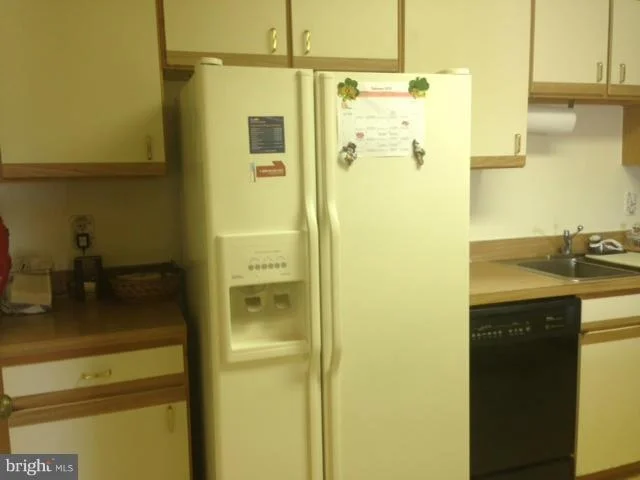 Photo of Unit 2824 at 15107 INTERLACHEN DRIVE