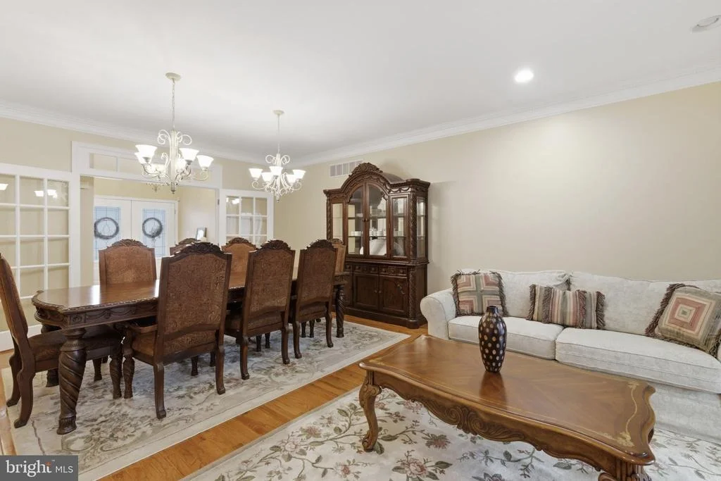Photo of 922 SIDEHILL DRIVE