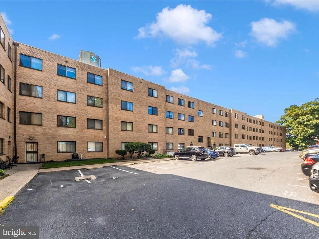 Photo of Unit 417 at 8601 MANCHESTER ROAD