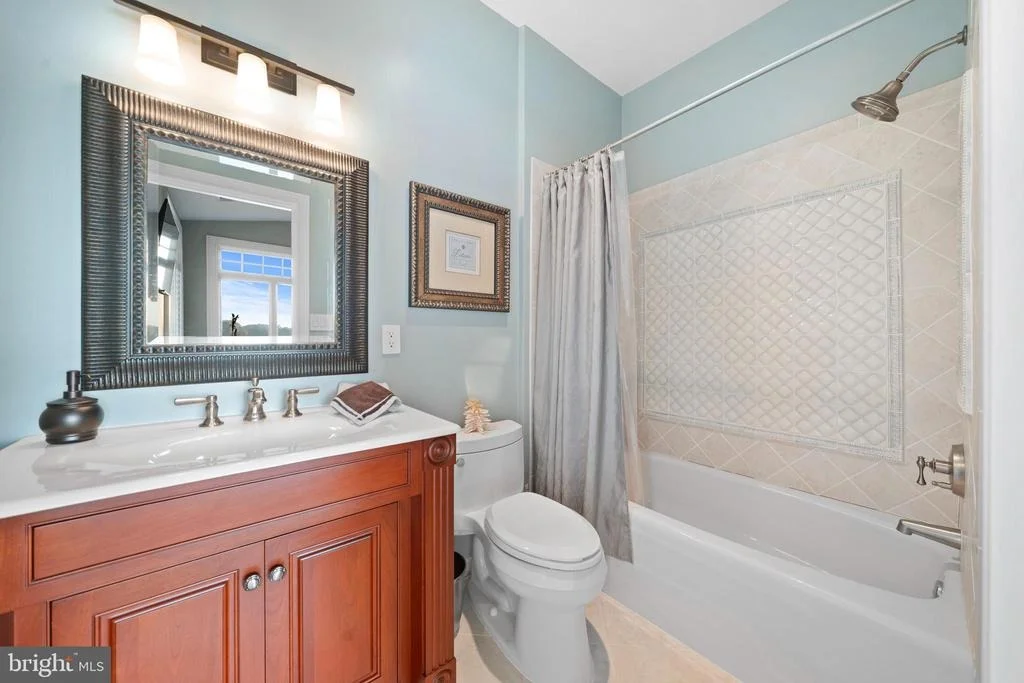 Photo of 206 HARBOR DRIVE