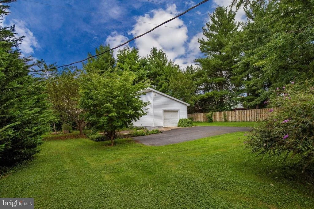 Photo of 1661 SHOOKSTOWN ROAD