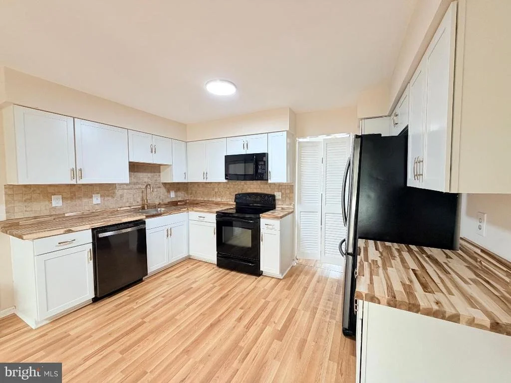 Photo of 7594 WOODSTOWN DRIVE