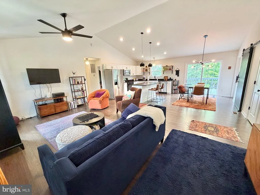 Photo of 9807 ROBERT E LEE DRIVE