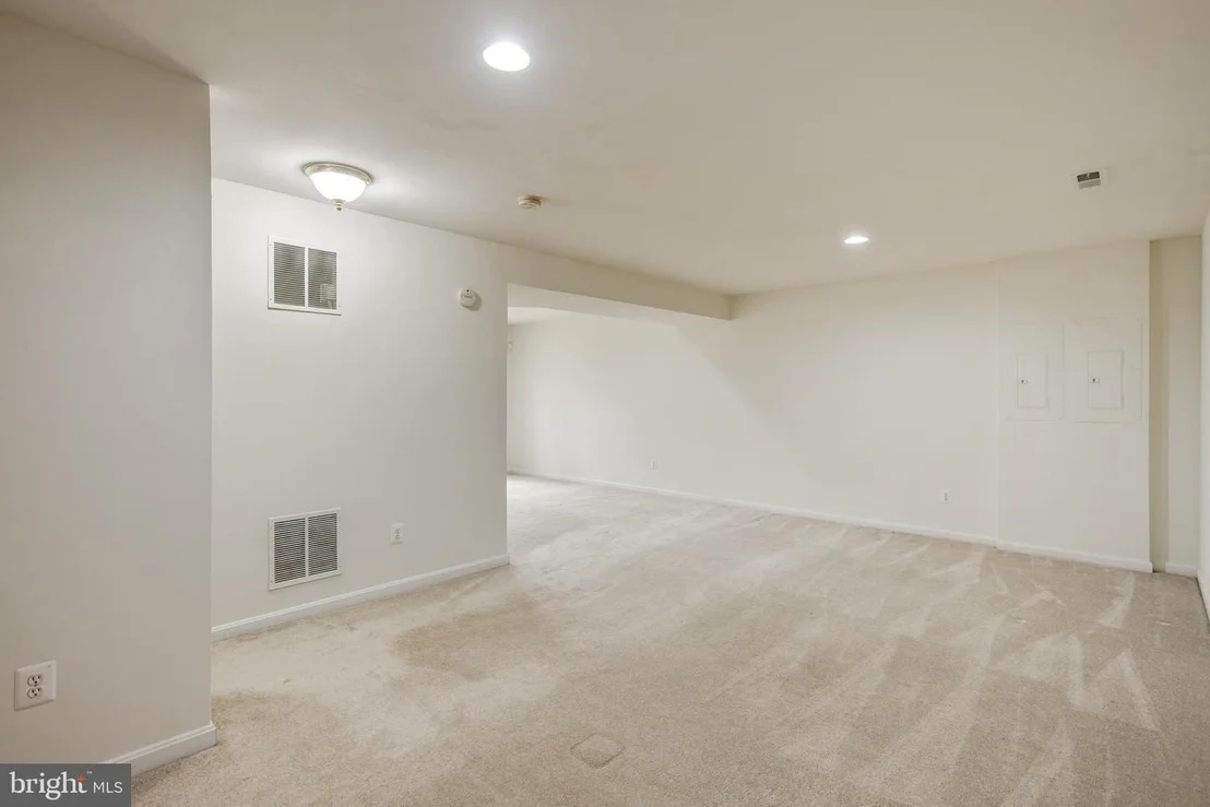 Photo of 19237 POTOMAC CREST DRIVE
