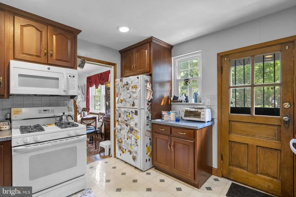 Photo of 8911 BRADFORD ROAD