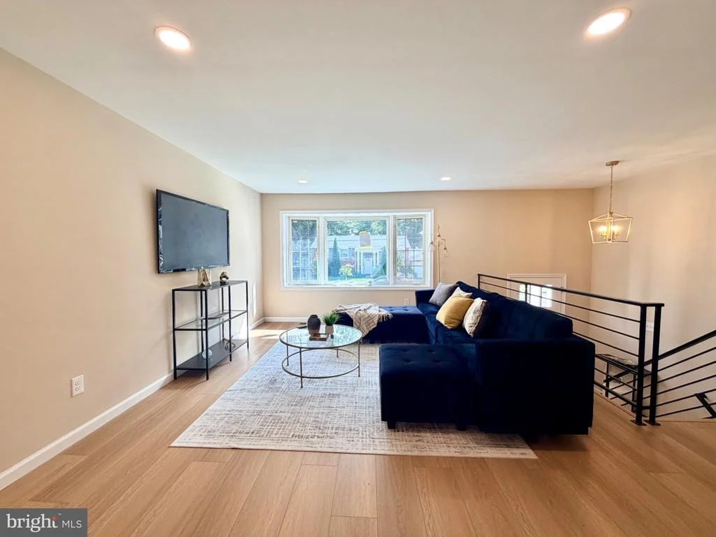 Photo of 806 SUNSET DRIVE