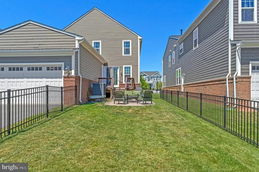 Photo of 1007 THEMIS STREET SE