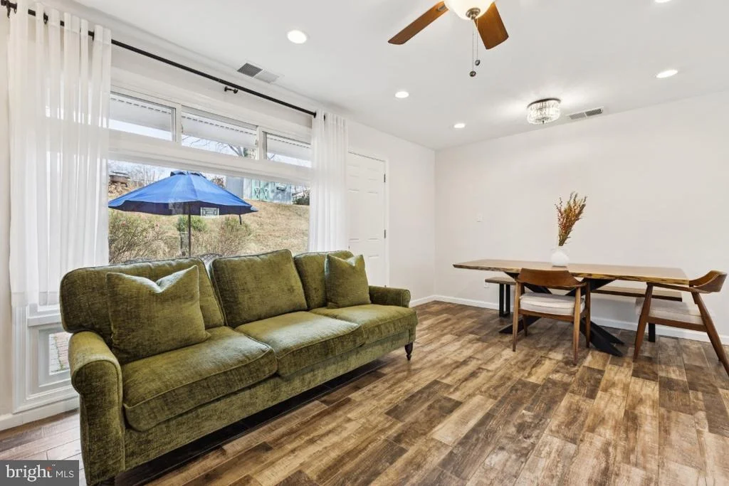 Photo of 7433 BATH STREET