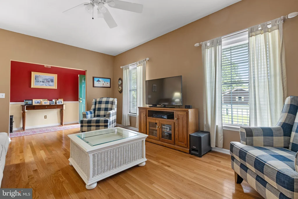 Photo of 33 SIOUX DRIVE