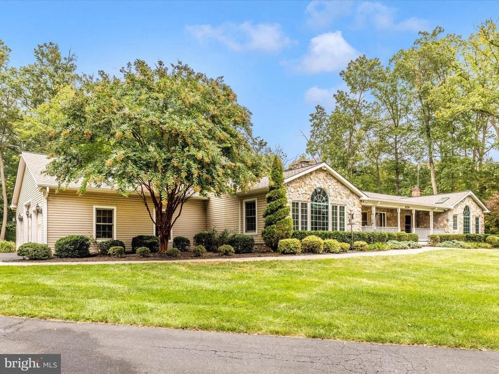 Photo of 6119 DAVIS ROAD