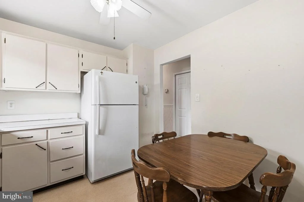 Photo of 215 COMPTON ROAD