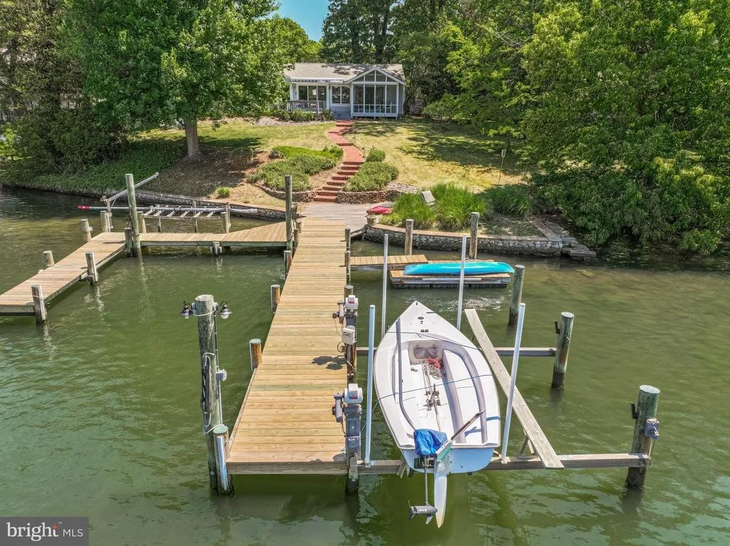 Photo of 528 GRAYS CREEK ROAD