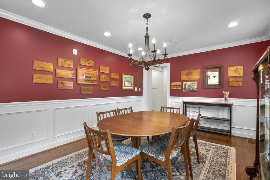 Photo of 710 WOODSIDE PARKWAY