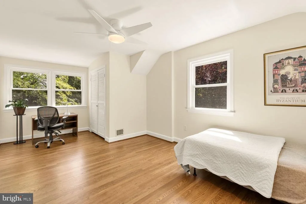 Photo of 5810 OVERLEA ROAD