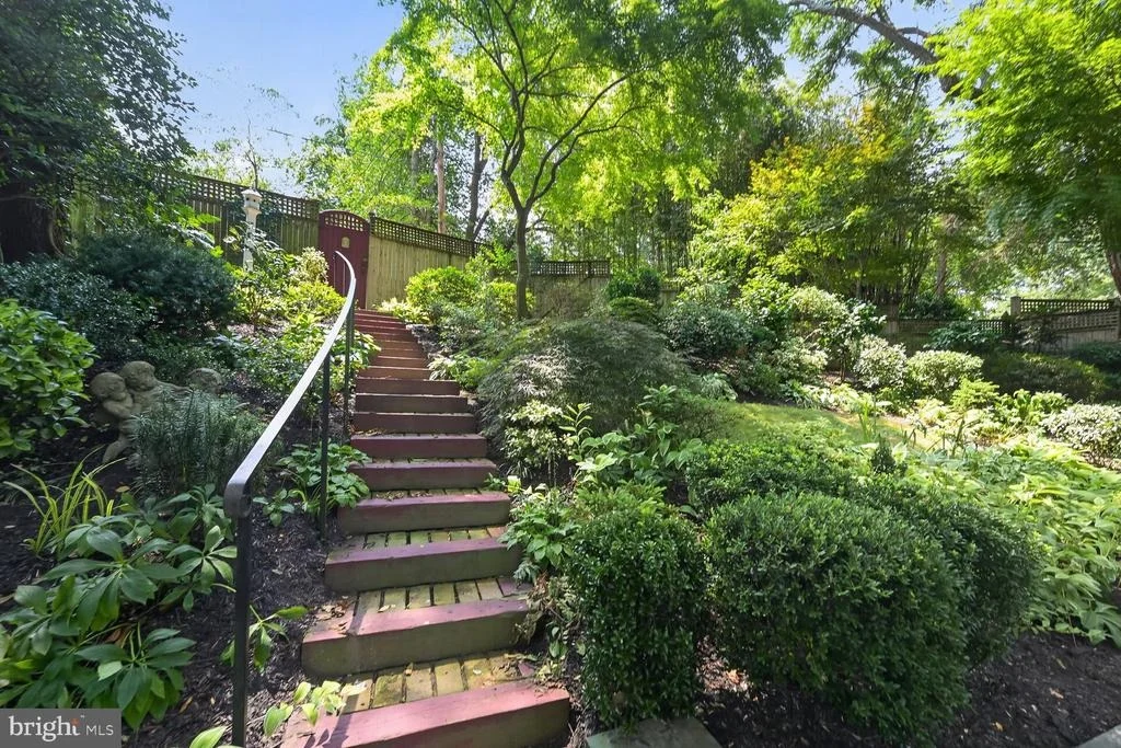 Photo of 1670 PRIMROSE ROAD NW