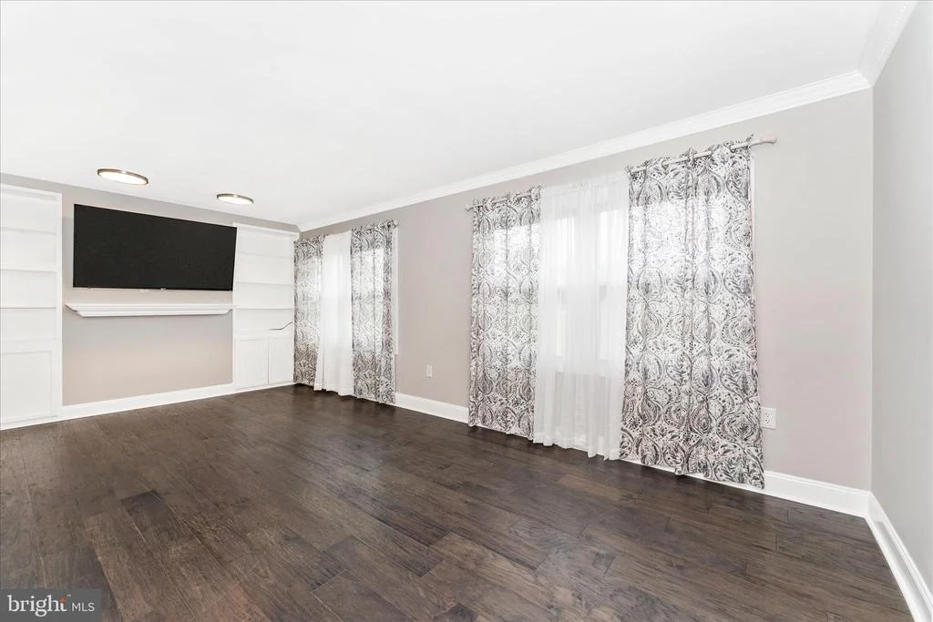 Photo of 301 LANAFIELD DRIVE