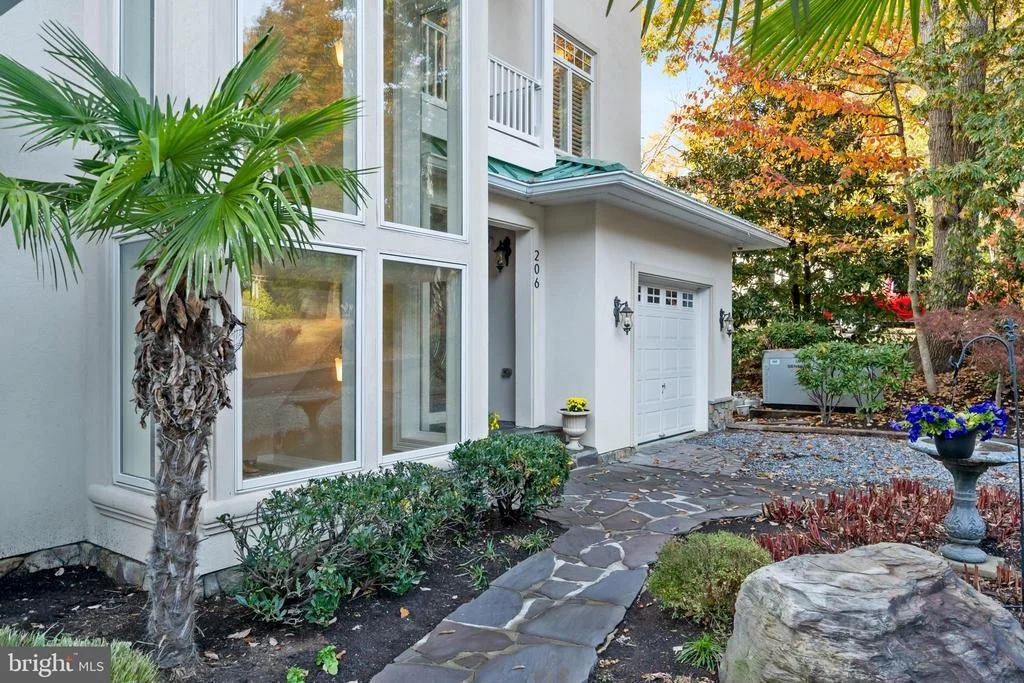Photo of 206 HARBOR DRIVE