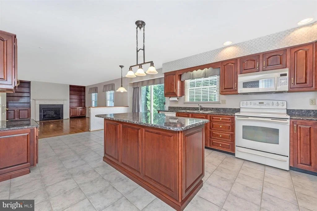 Photo of 1015 BEXHILL DRIVE