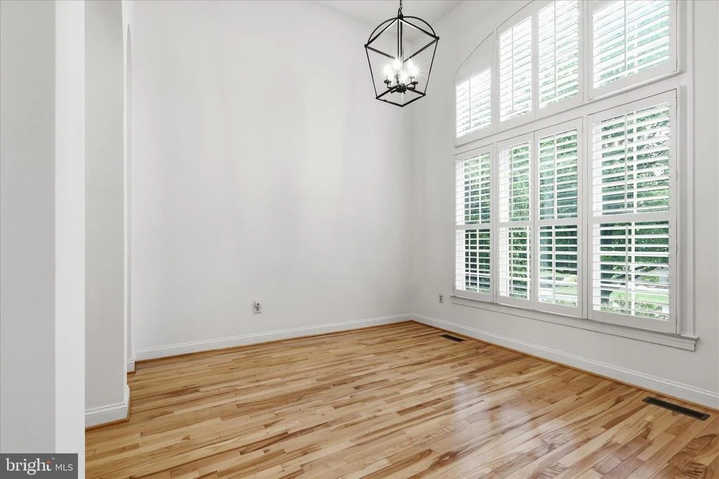 Photo of 8277 ROXBOROUGH LOOP