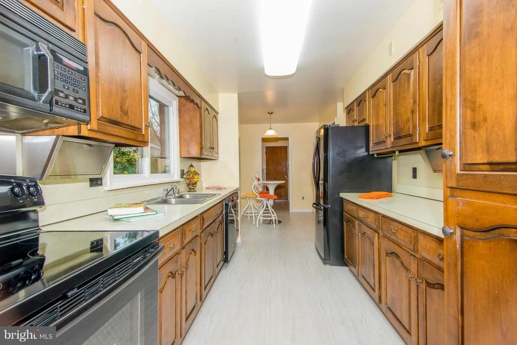 Photo of 7110 DEVONSHIRE ROAD