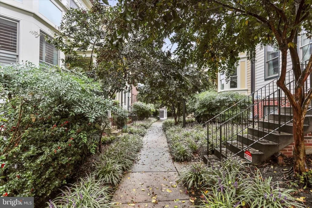 Photo of 20 MAXWELL SQUARE