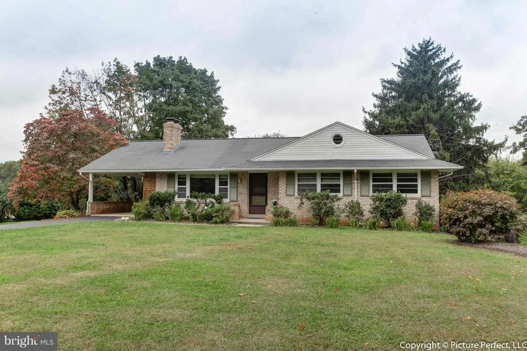 Photo of 28308 HONEYSUCKLE DRIVE