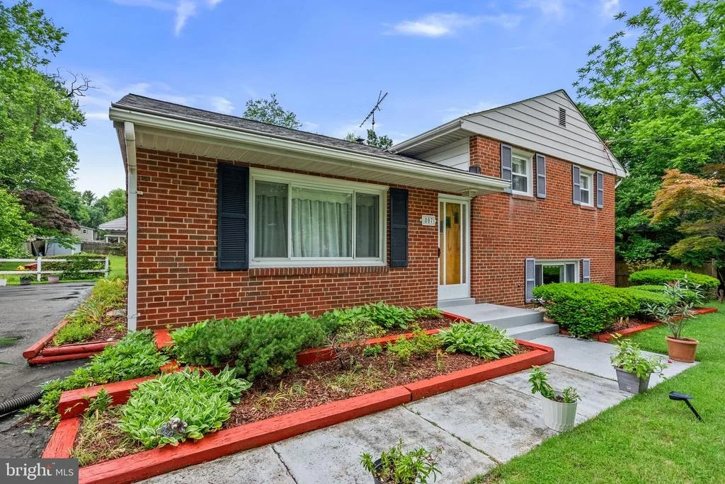 Photo of 807 SNIDER LANE