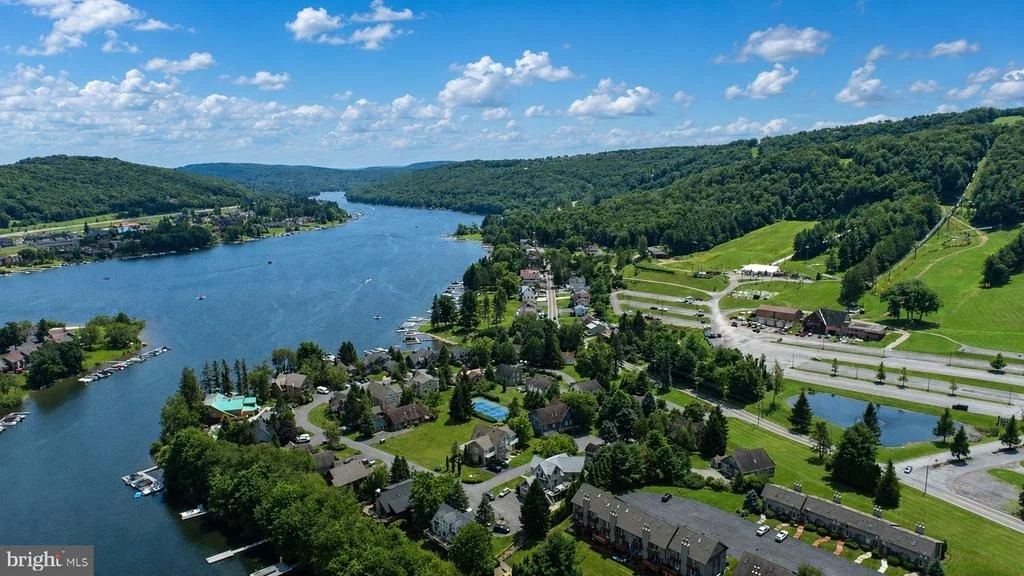 Photo of 250 LAKE POINTE DRIVE