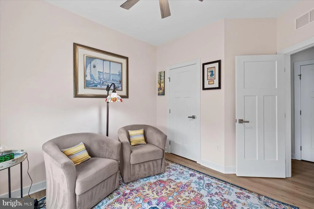 Photo of 37333 KESTREL WAY