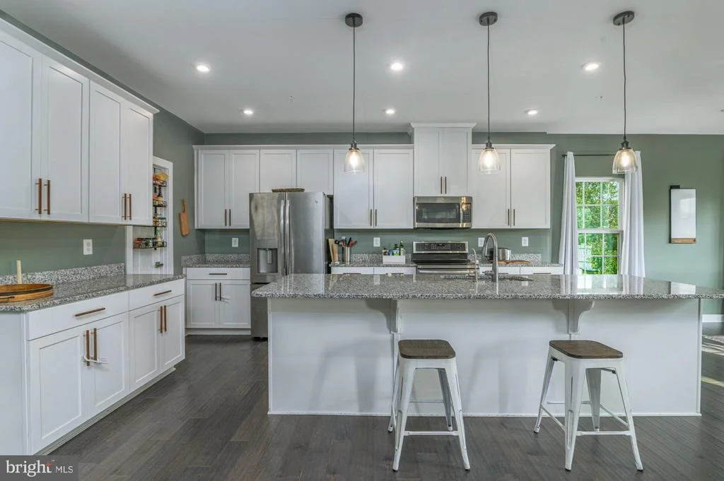 Photo of 405 POTOMAC VIEW PARKWAY