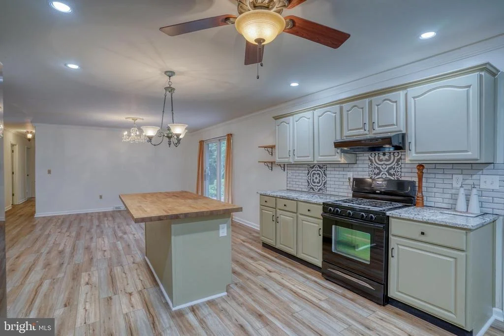 Photo of 956 JANEKA LANE