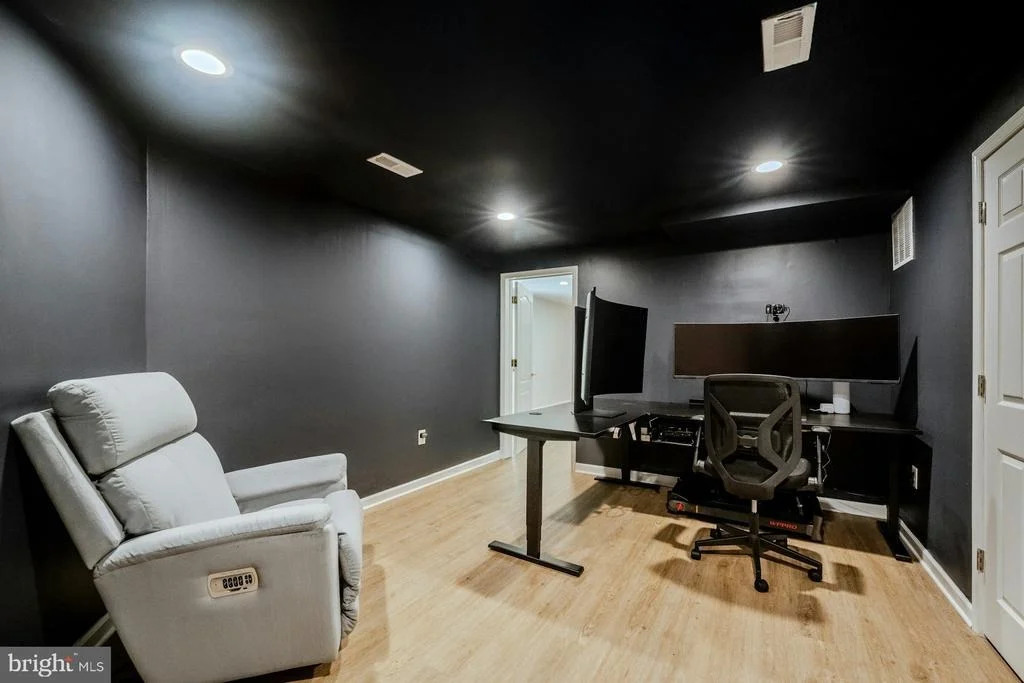 Photo of 17301 ROUNDMONT PLACE