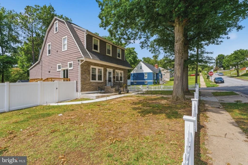 Photo of 4501 FOREST VIEW AVENUE