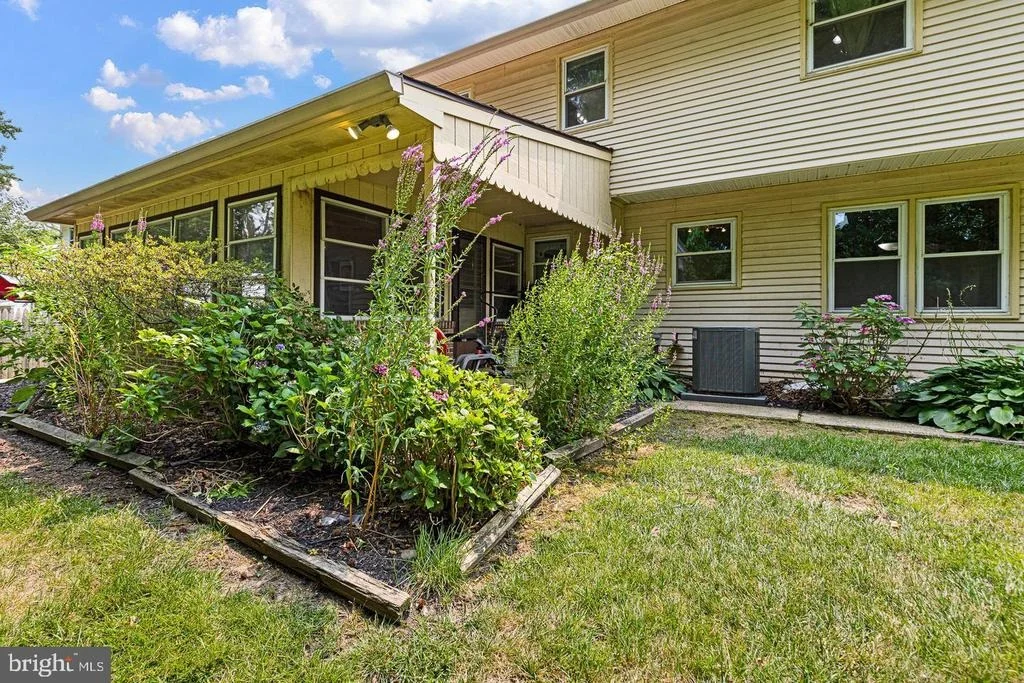Photo of 231 E SENECA DRIVE