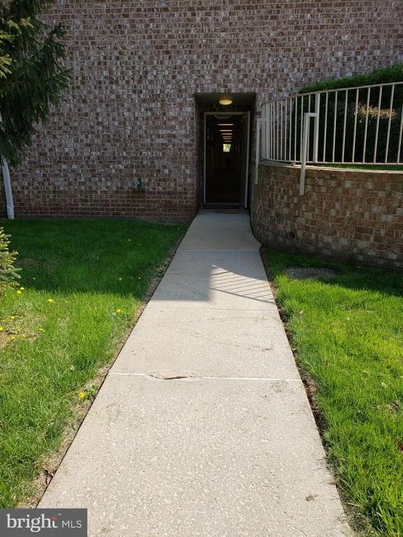 Photo of Unit 71B at 3600 GLENEAGLES DRIVE