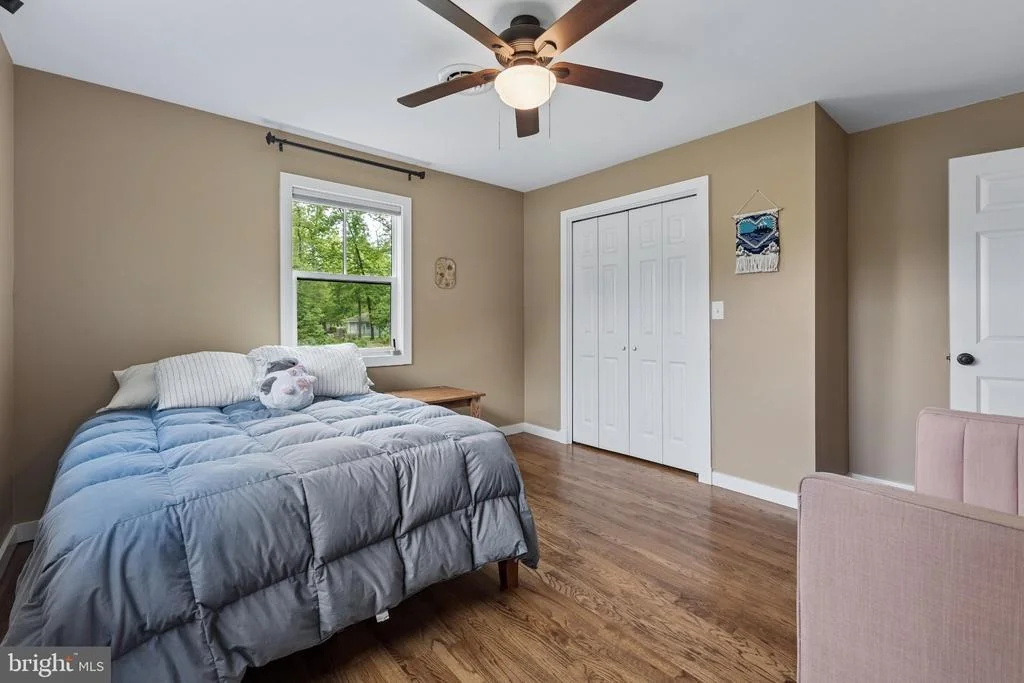 Photo of 9816 FAIRLEE ROAD