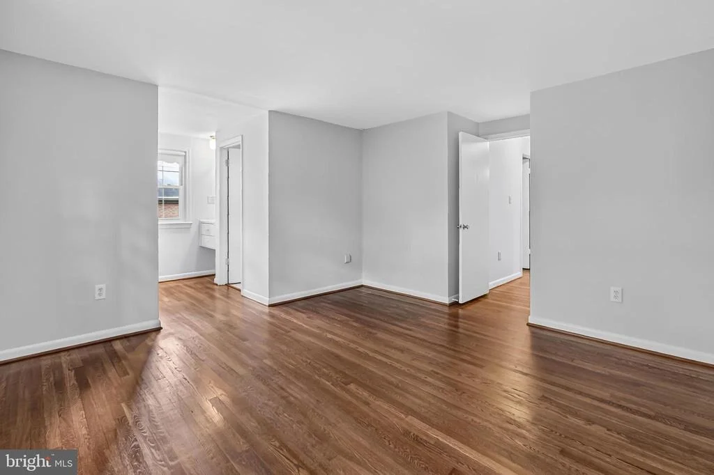 Photo of 4019 ROBERTSON BOULEVARD
