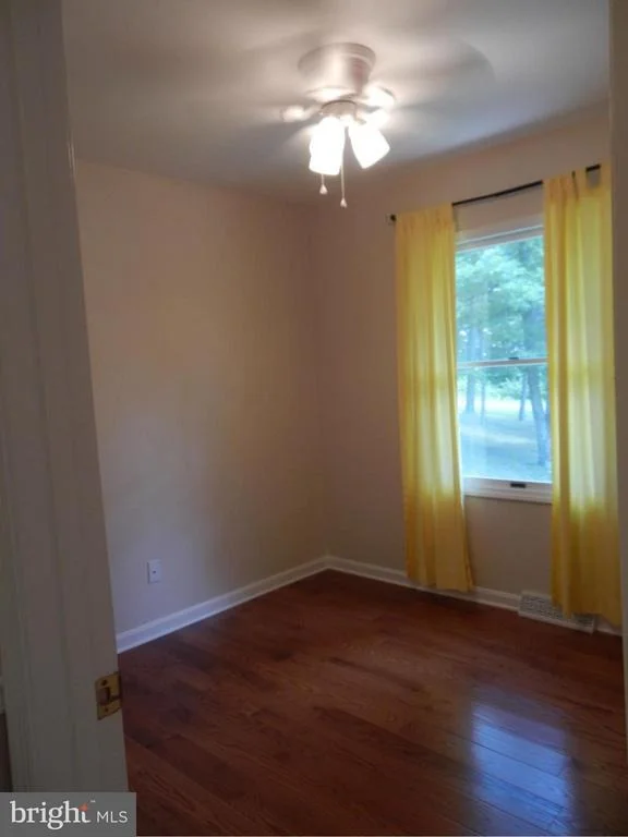 Photo of 45286 BAREFOOT DRIVE
