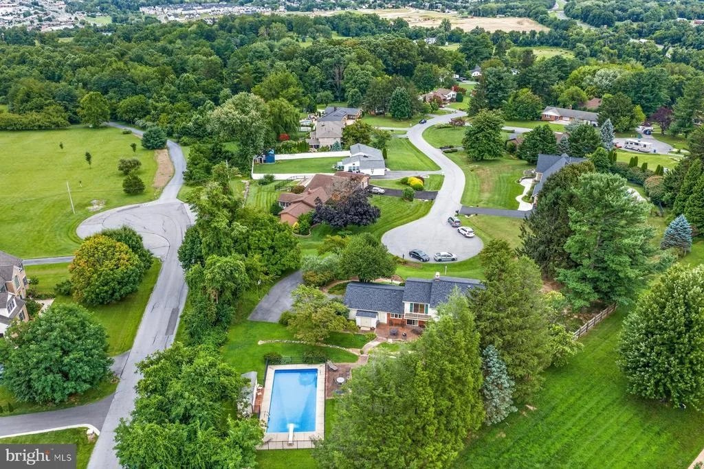 Photo of 6916 SUMMERSWOOD DRIVE