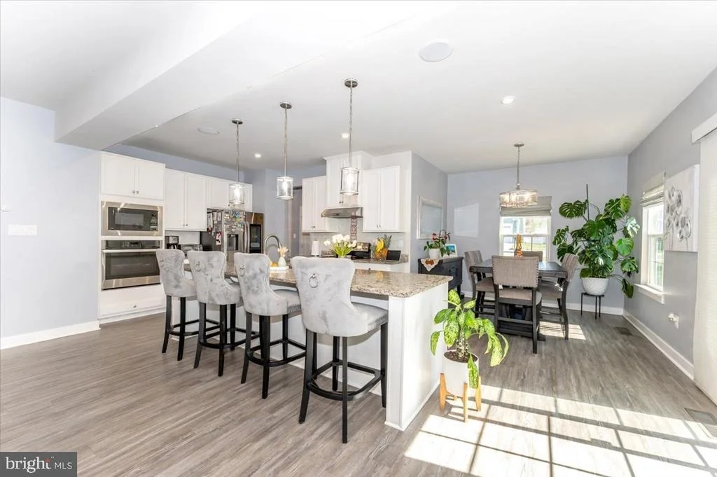 Photo of 76 VANCOUVER PLACE
