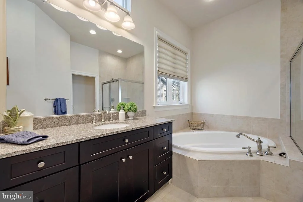 Photo of 2926 LEVEE DRIVE