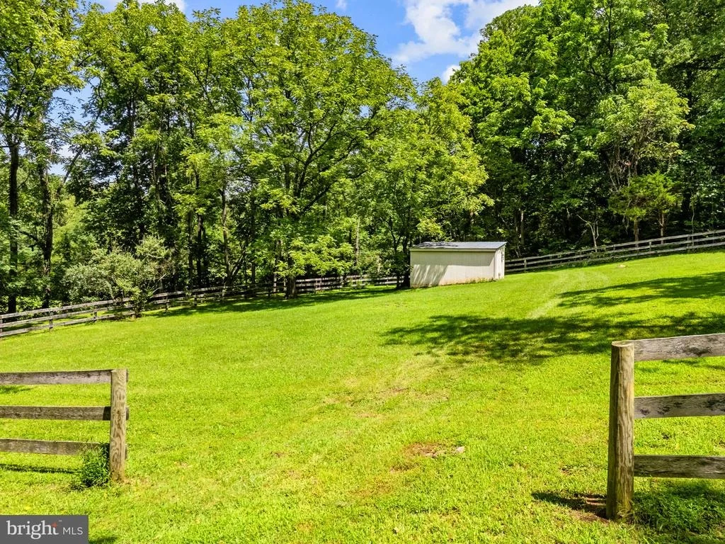 Photo of 39902 THOMAS MILL ROAD